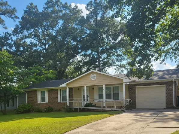 7281 Pebblebrook Dr, Fayetteville, NC 28314