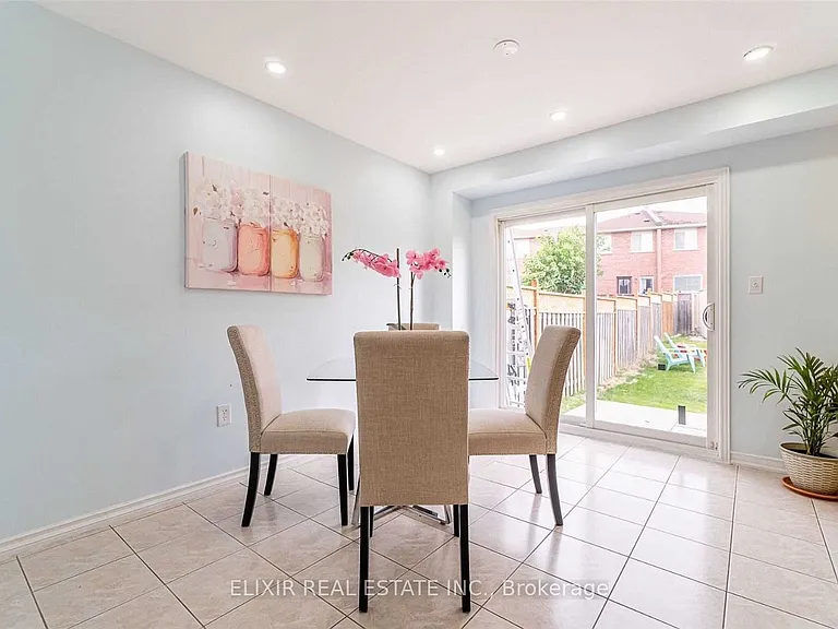 29 Timbertop Cres #UPPER LEVEL — Photo 11