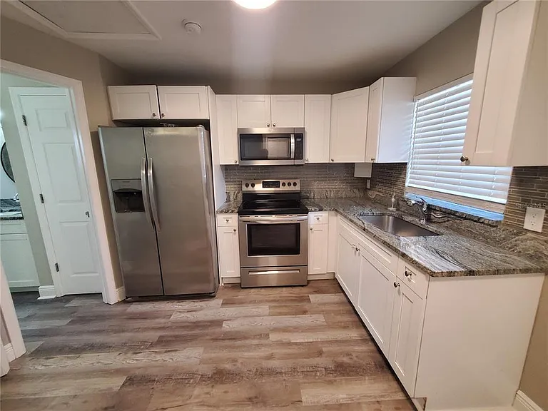 107 W Clay Ave #4 — Photo 6