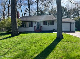 15 Ridgewood Ln, Glenville, NY 12302