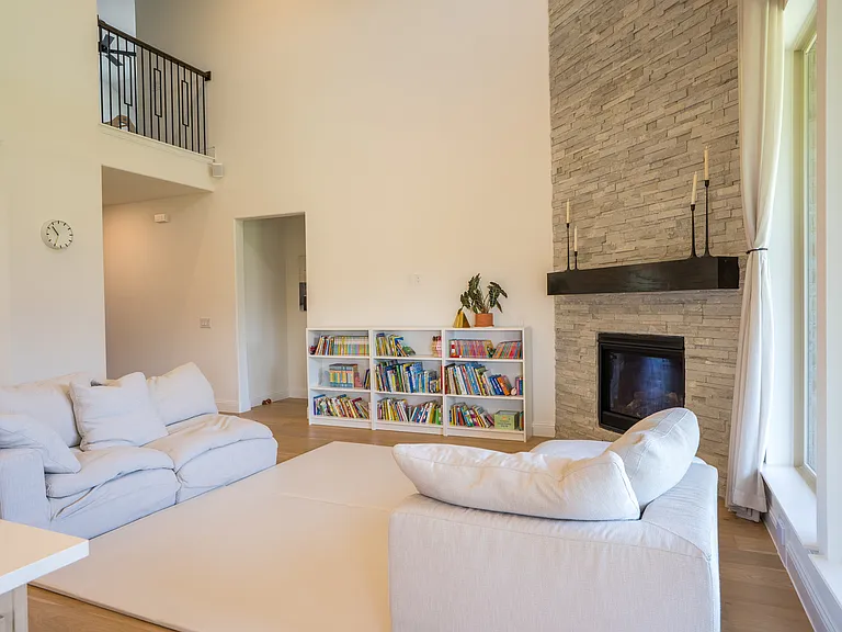 4370 Lavina Ln — Photo 8