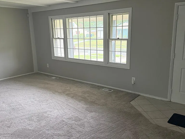 111 Edge Ln — Photo 4