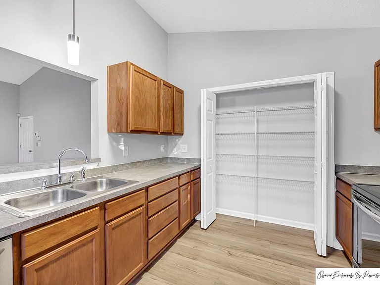 94 Currant Ln — Photo 11