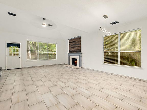 4th image of 34 Firethorn Pl