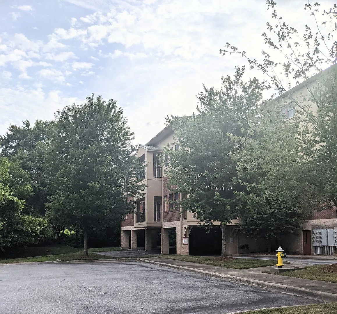 Beautiful Condo-Downtown Hendersonville, NC — Photo 3