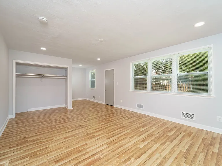 10024 Lorain Ave — Photo 14