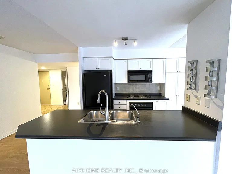 1000 King St W #317 — Photo 2