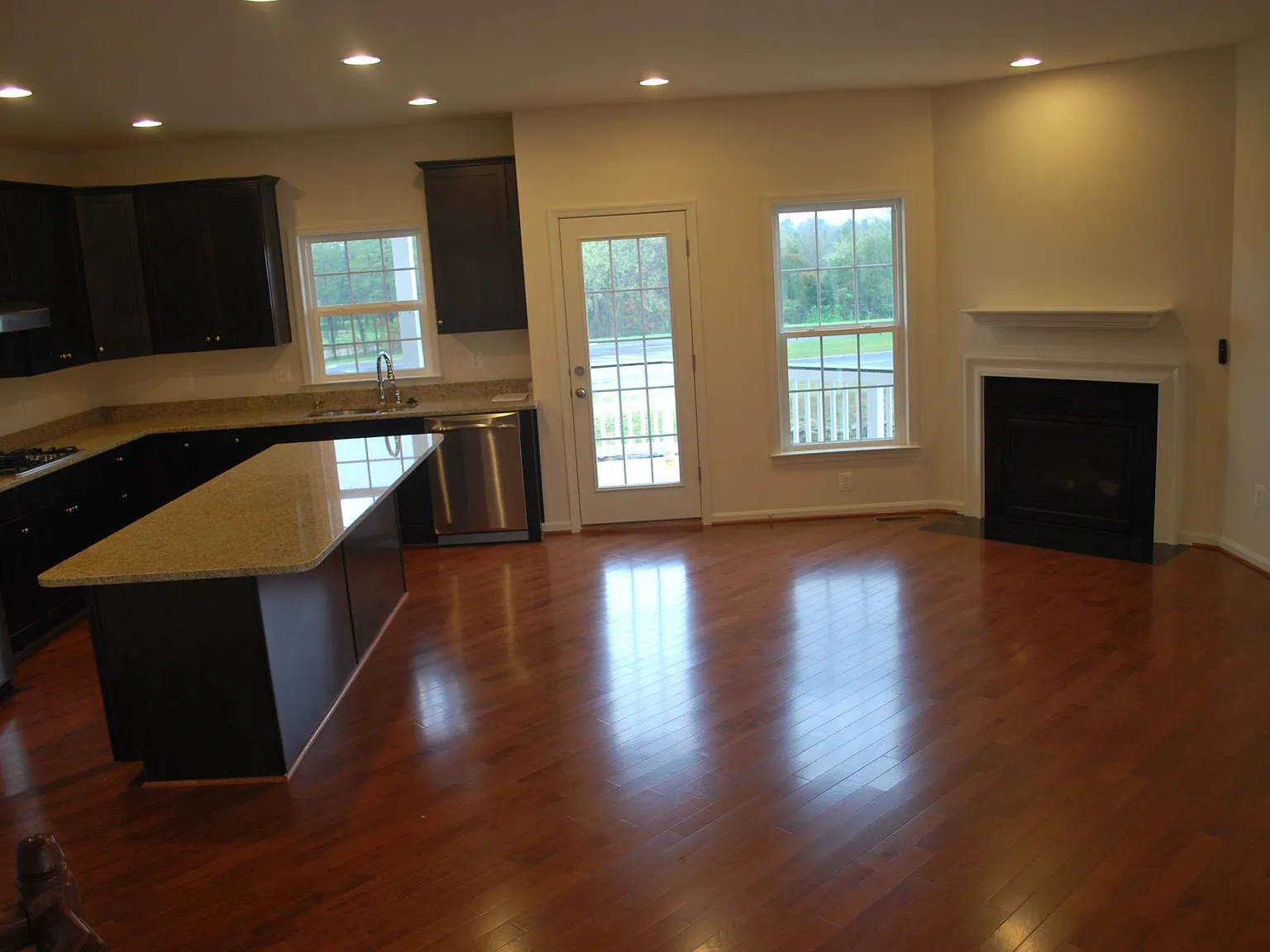 22753 Balduck Ter — Photo 4