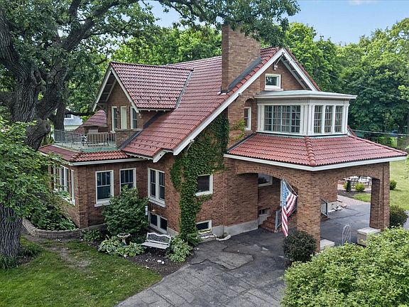 4th image of 1229 Chapin St