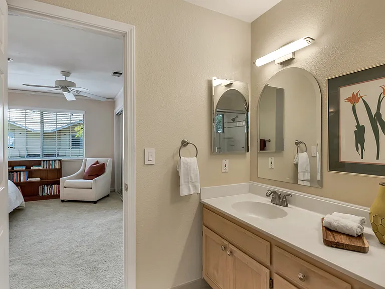 935 W Spain St #L — Photo 19