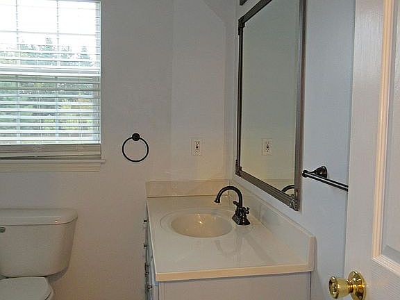 Second Floor Full Bath.
