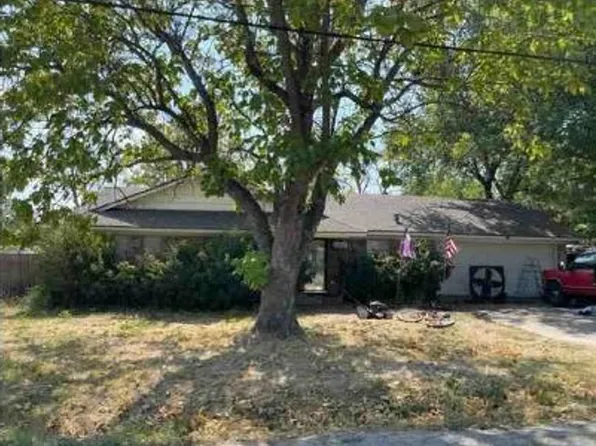 406 College St, Crandall, TX 75114