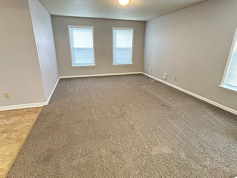 2387 Bridlewood Dr — Photo 4