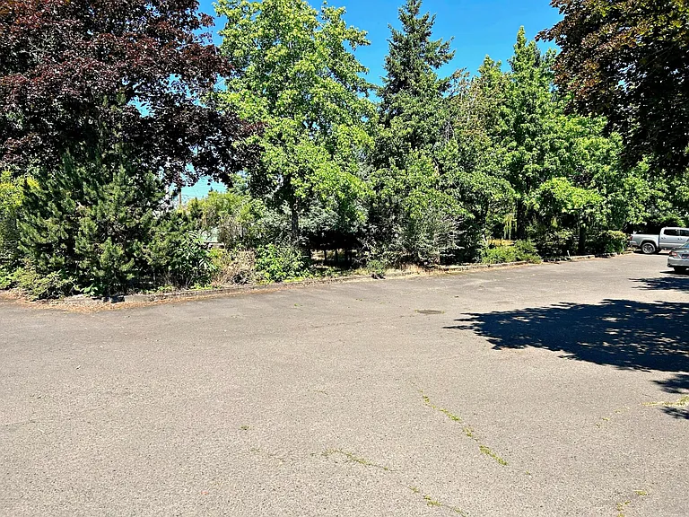 13942 SE Division St — Photo 33