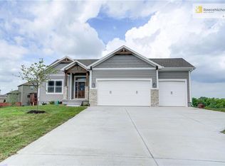 1213 Cothran Ct, Raymore, MO 64083