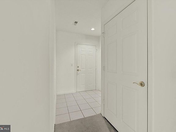 5th image of 512 Limerick Cir Unit 404