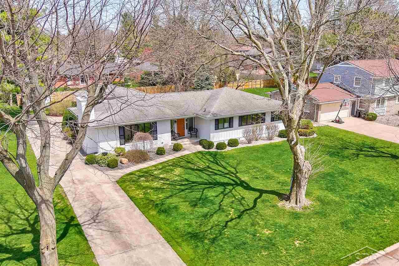 4724 Village Dr, Saginaw, MI 48638 Zillow