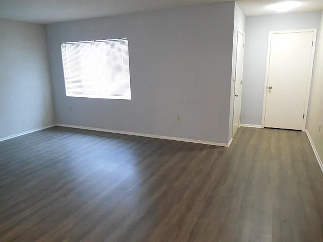 13102 Pembrook Ct — Photo 3