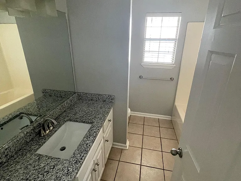 1717 Point West Dr — Photo 33