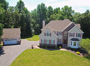 30 Fawn Hollow Dr, Newton, NJ 07860