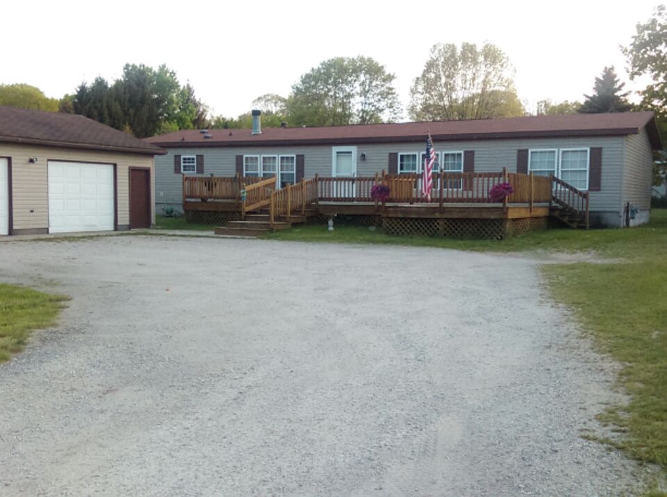 Beautiful large deck 