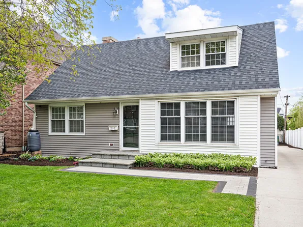 381 S Berkley Ave, Elmhurst, IL 60126