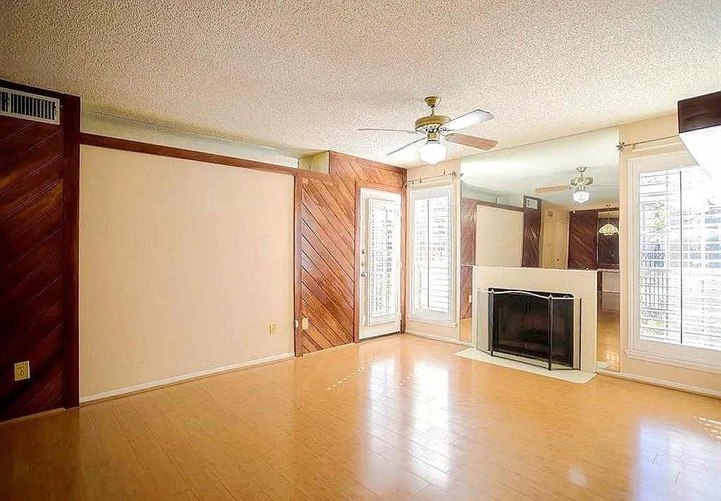 Photo 2 of 13 - 2121 Hepburn St #505 - Houston, TX Building Photo - 2121 Hepburn St #505