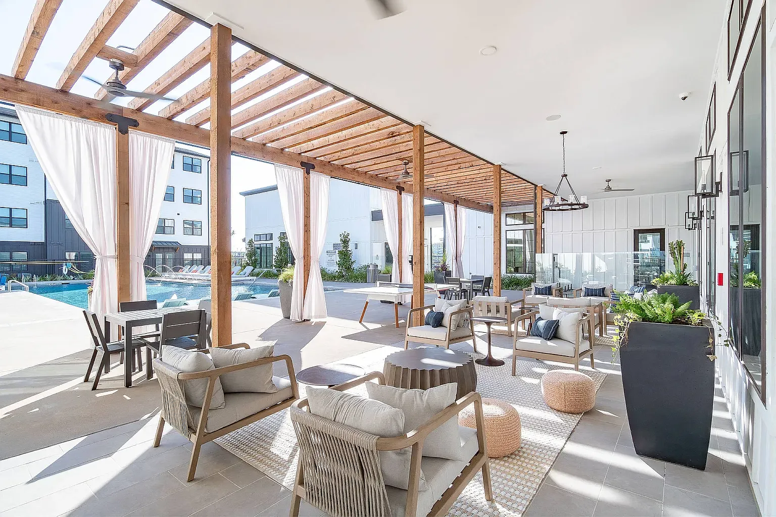 1 bed, 825 sqft, $1,907 — Photo 4
