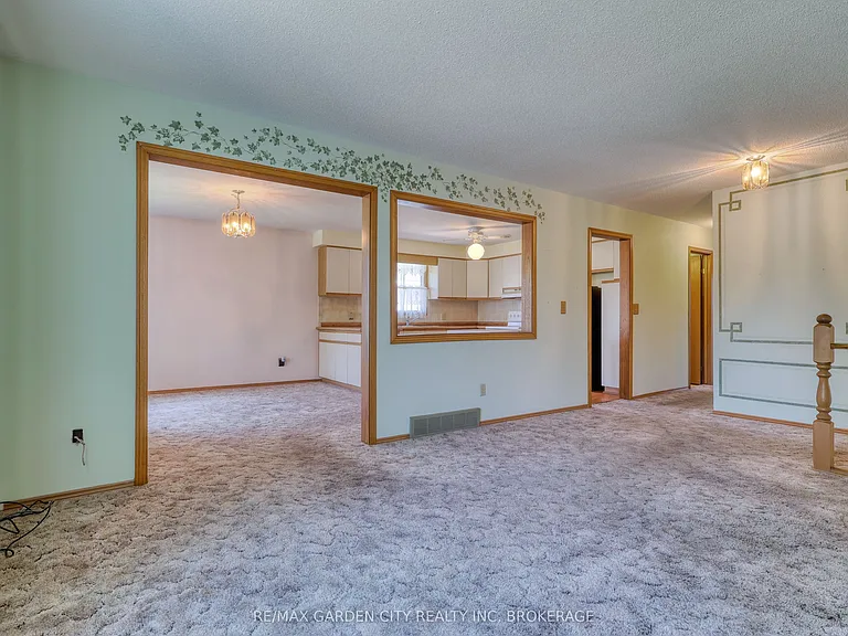 7740 Chorozy St — Photo 8