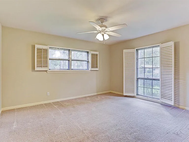 10626 Fairlane Dr — Photo 17