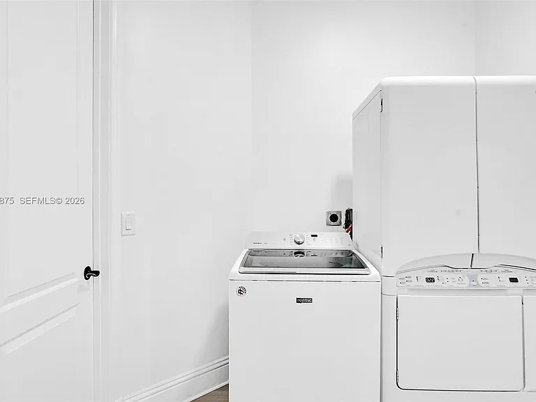 1207 SW 21st St — Photo 39