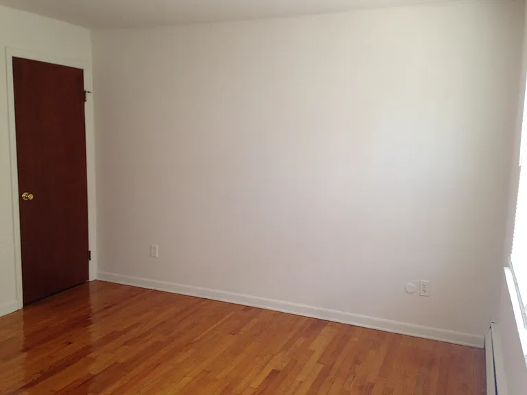323-349 E Walnut St — Photo 19