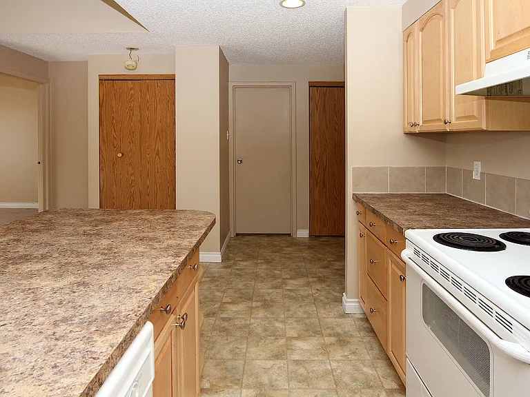 330 25th Ave SW — Photo 71
