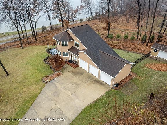 2nd image of 2630 Winona Dr