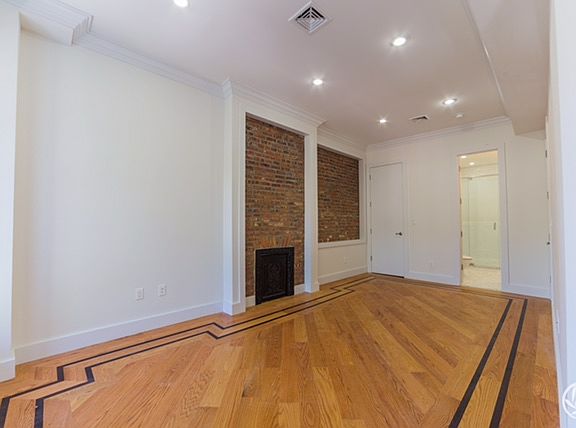 3rd image of 580 Mac Donough St