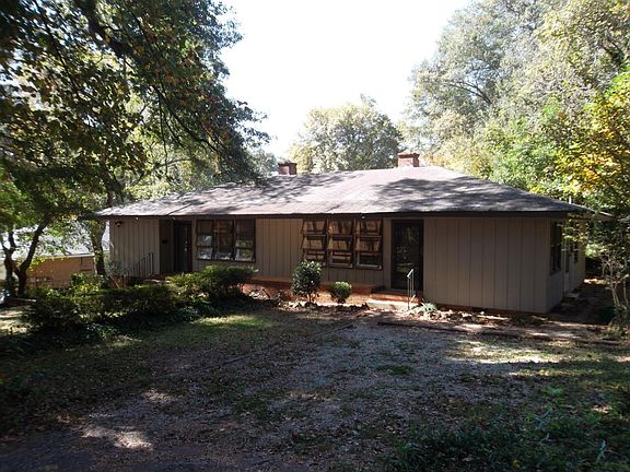 2nd image of 605 Wilton St