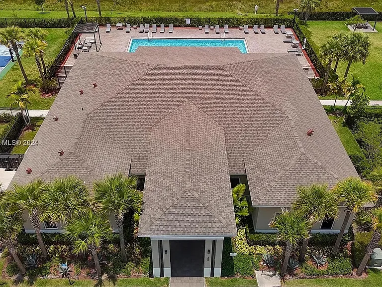 389 NE 5th Pl — Photo 27