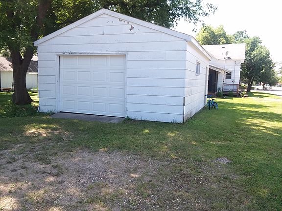 5th image of 302 14th Ave E