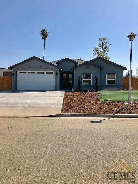 3958 Moss St photo 1