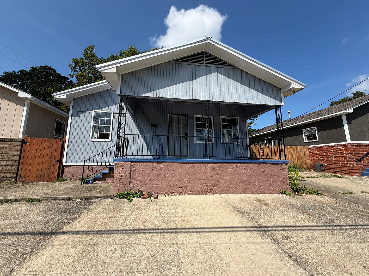 3 bed, 1200 sqft, $1,200 — Photo 1