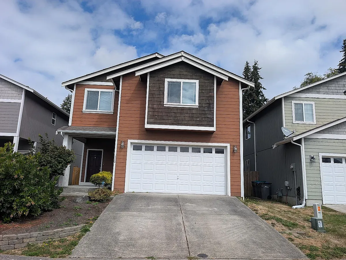 4 bed, 2.5 bath, 2164 sqft, $2,900 — Photo 1