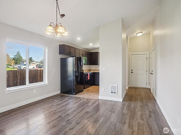 3rd image of 50 Hill Drive