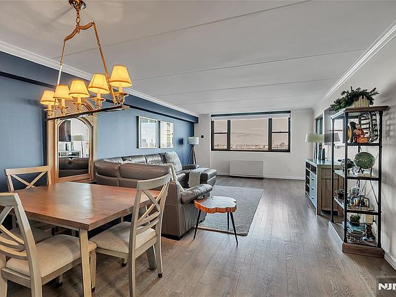 4th image of 250 Gorge Rd APT 21B