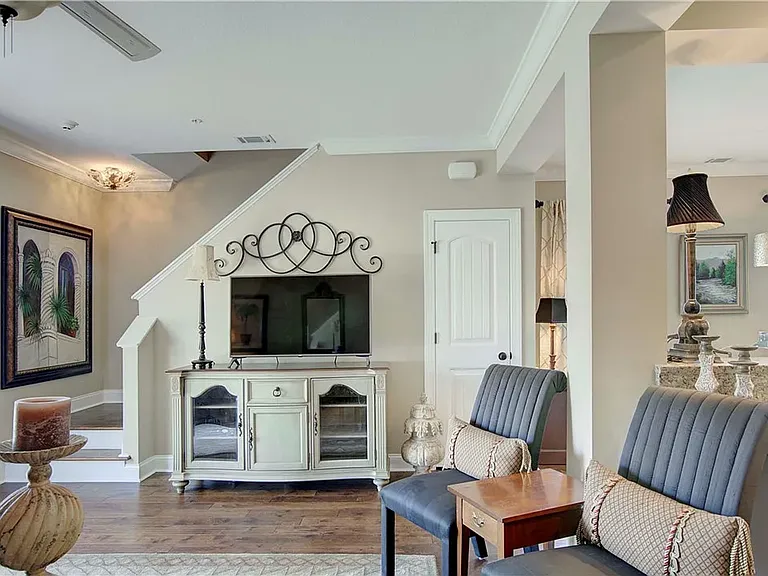 404 Reserve Ln — Photo 3