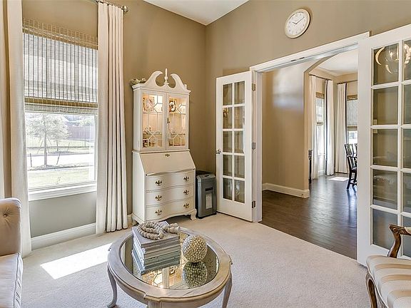 4th image of 723 Rosewood Pl