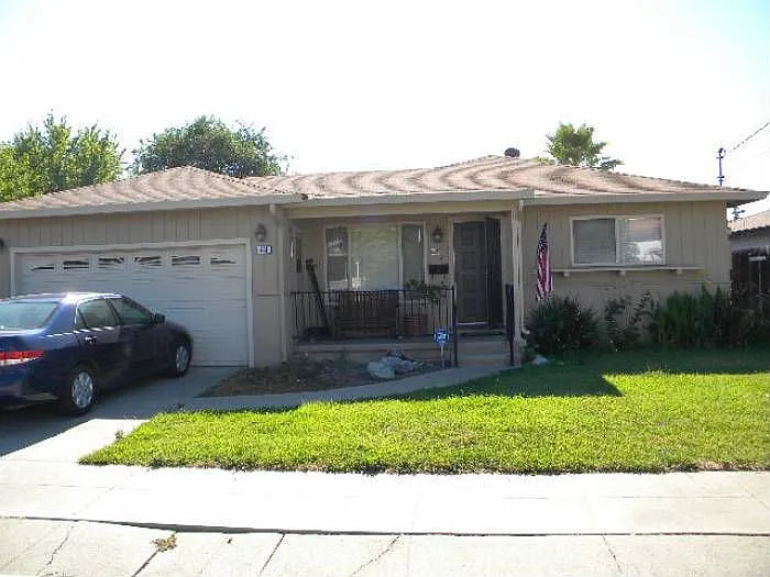 441 Jensen St photo 1