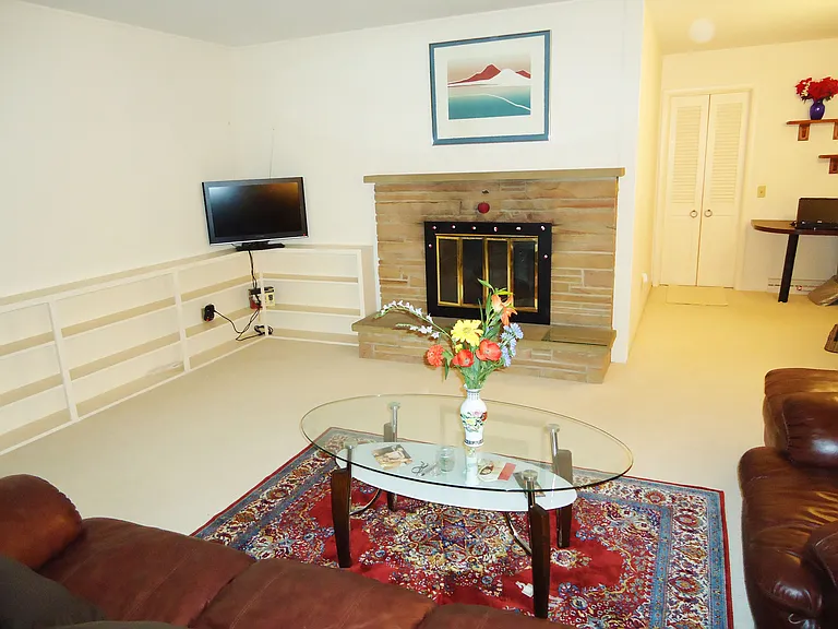 4402 Herrick Ln — Photo 5