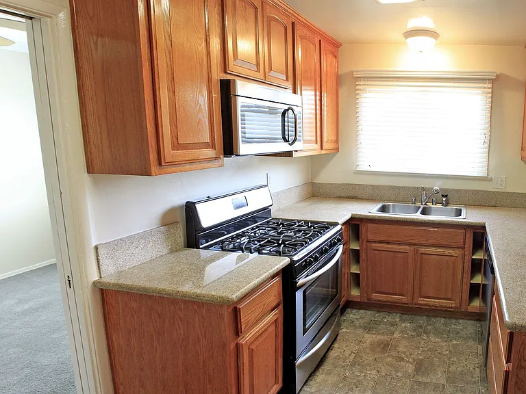5501-05 Radford Ave — Photo 18