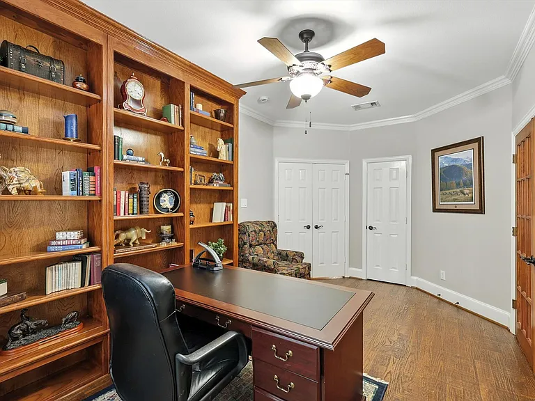 2303 Chapelwood Dr — Photo 19