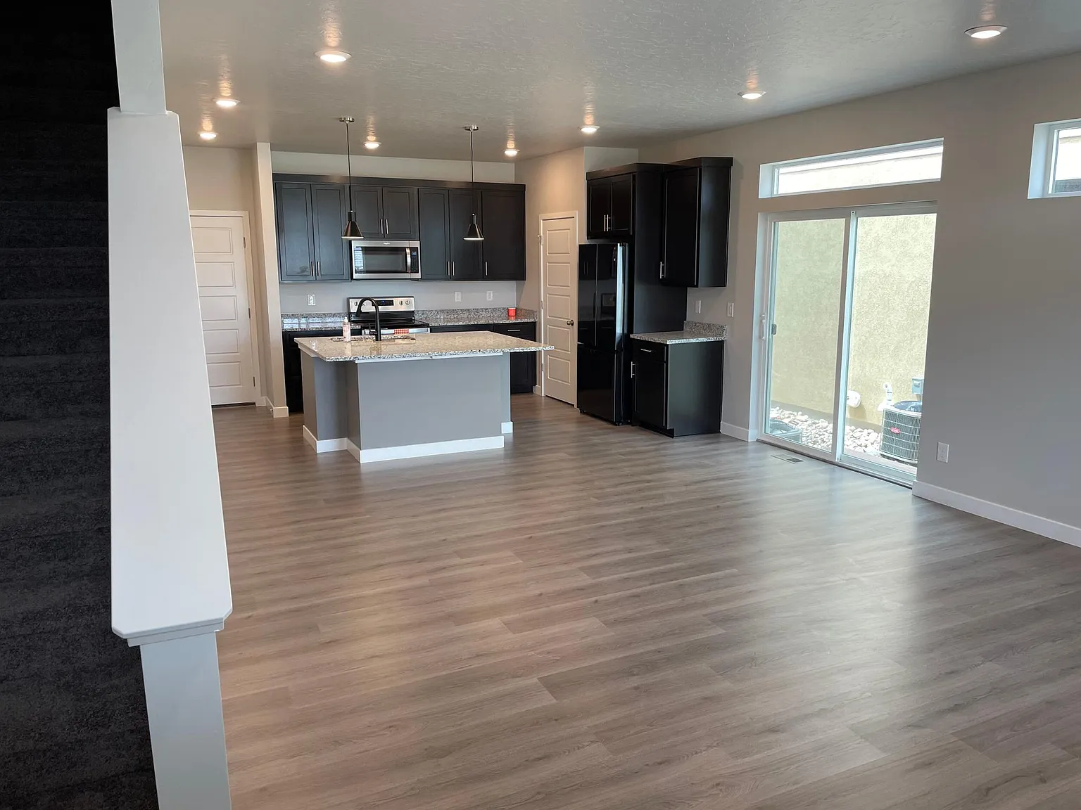 174 E Breitenbush Ct — Photo 3